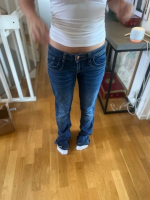 Mörkblå bootcut jeans från LTB - Säljer ett par ltb jeans i storlek 26/32 då dom inte kommer till användning pris går att diskuteras
