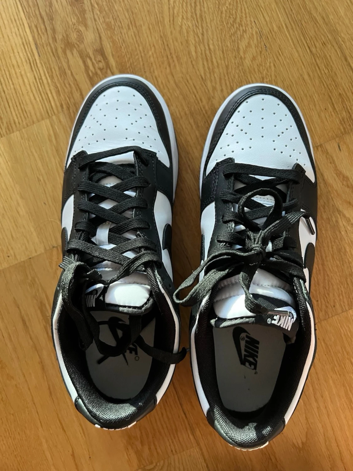 Nike Dunk Low svart/vit sneakers - 1