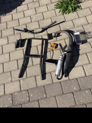Yamaha slider delar och kåpor  - Yamaha slider delar och kåpor. allt förutom bcd kåpor för 600kr. Bcd kåpor sålda och kraschpukarna och framkåpan 