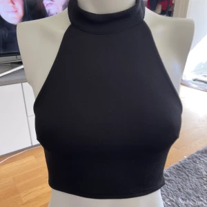 Oanvänd topp - Skitsnygg topp med öppen rygg, dragkedja på sidan