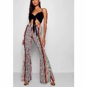 Bootcut leggings - Är jätte fina och sitter fint runt låren men byter färg runt rumpan 