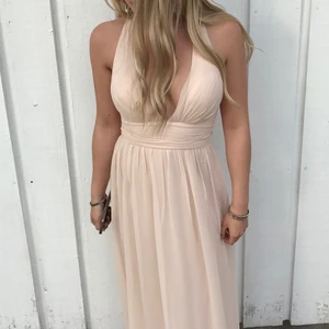 Balklänning💕 - Världens finaste balklänning. Gör ont i mig att sälja den🥺