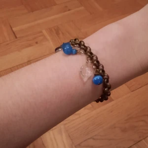 Armband - Jättefint dangligt armband. Ca 18 cm långt. Passar till alla mökliga stilar. 