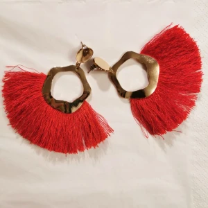 Örhängen  - Örhängen. Ca 9 cm långa