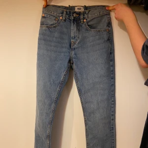 Blåa jeans💙 - Blåa jeans med midwaist från Lager157💙 Strl 29/32. För tajta för mig💙