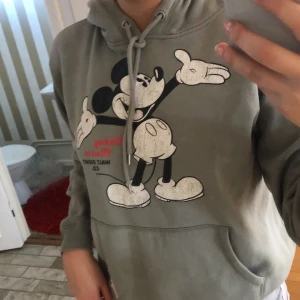 Musse tröja  - Söt hoodie från hm, använd fåtal gånger