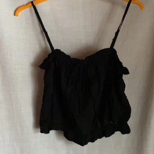 Svart linne - Frakt 24kr