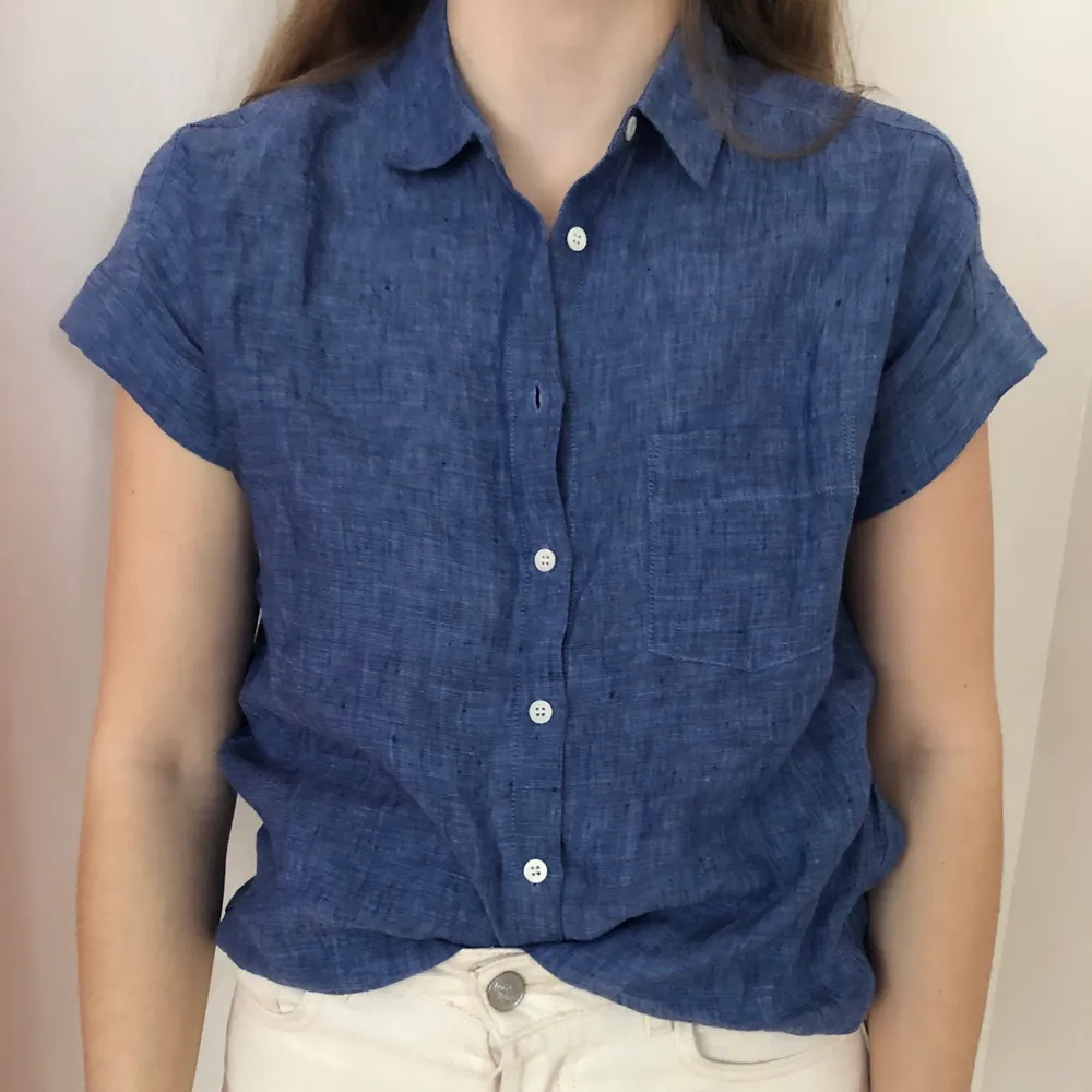 Jätteskön skjorta i linne från Massimo Dutti. Perfekt för sommaren!! Använd en gång.. Skjortor.