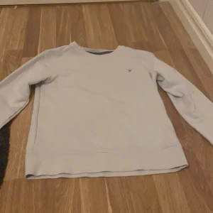 Vit gant tröja  - Vit gant tröja för både killar och tjejer, om fler vill ha den så buda i kommentarerna. Skriv gärna privat om ni har några frågor eller vill köpa🤍