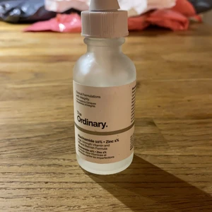 The ordinary niacinamide - Niacinamide 10% + zink 1%. Nästan hela flaskan kvar. 