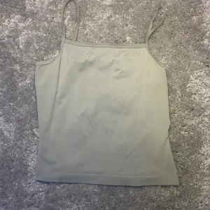 Linne - Står ingen storlek men sitter som M. 