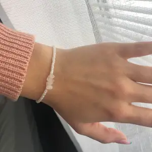 Rose quartz armband som representerar kärlek och trohet, gör efter önskan 
