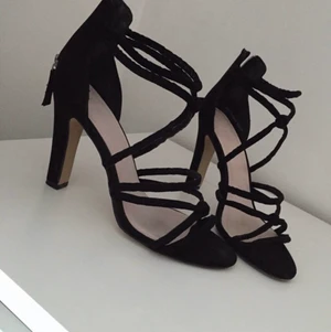 Klackar - Använt en gång. Storlek 40, nypris 700kr