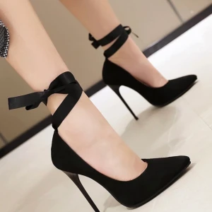 Klackskor  - Säljer dessa aldrig använde säljer pågrund av liten storlek köptes i veckan, dessa är 37 men passar 35-36 inte 37. Pris kan  diskuteras