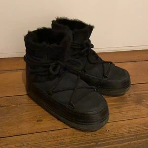  inuikii boots! - Säljer mina as snygga inuikii boots!💖 köpta på NK för ett år sedan och endast använda ett par gånger! Storlek 40. Har tyvärr inte lådan kvar. Nypris 2 999kr💕 