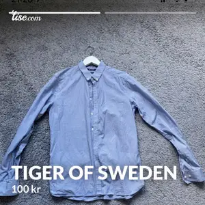Fin tiger of Sweden skjorta i slim fit modellen, funkar till både killar och tjejer, sjukt fin över en t-shirt eller som overzied! Skjortan är i L/XL