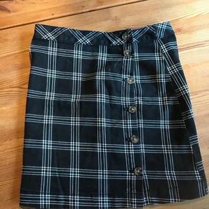 Kort kjol - Jätte fin kjol, lite kort på mig enligt mig