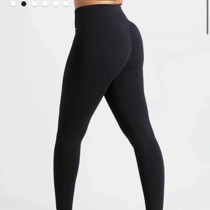 Aimn tights - Säljer mina i princip helt nya träningstights från AIM’N. Använt dom 2 gånger men dom är lite för små på mig. Dom är i modellen ribbed seamless som är deras mest populära tights☺️Storlek S. Nypris 599, säljer för 350