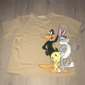 WB t-shirt - Aldrig använd super gullig tröja ( köparen står för frakten)