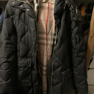 Burberry jacka (storlek S) - Jacka från burberry köpt från Jhonells nypris 7000kr säljs nu för 1500