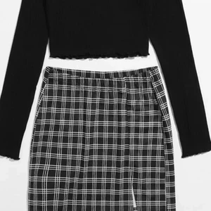 Rutig kortkjol - Super fin svart vit rutig kortkjol med slitts. Helt oanvänd också💕