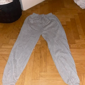 Gråa mjukisbyxor - Använda 