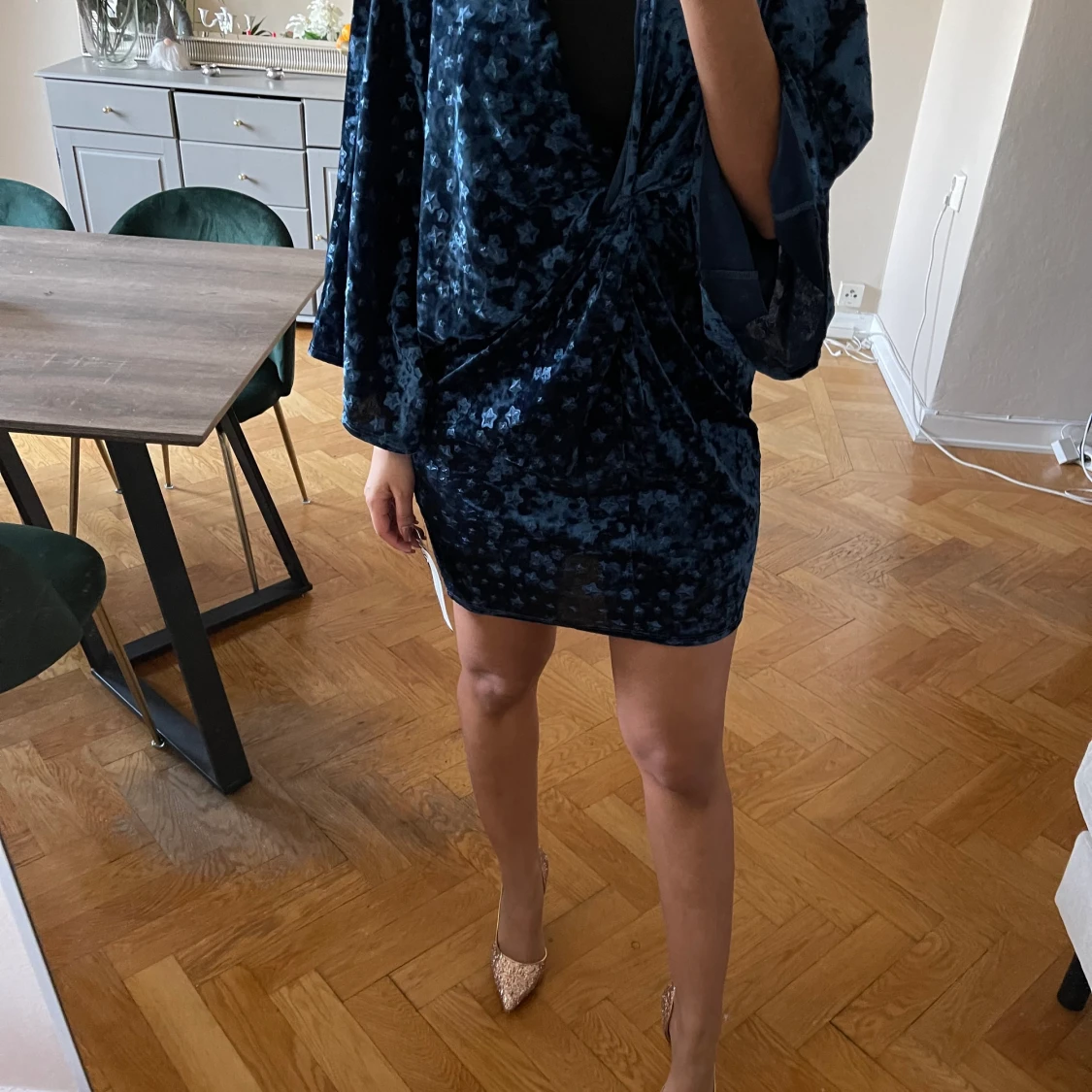 Mörkblå sammets klänning 