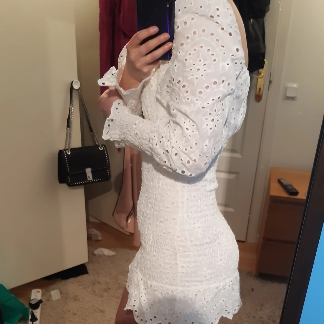 Vit klänning med puffärmar