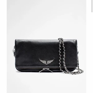 Zadig & Voltaire rock bag - Säljer min zadig som jag köpte 2018. Den har tappat lite färg på vingarna och sådant (skriv för fler bilder) men är annars i bra skick. Bilderna är lånade. Budgivning i kommenterarna