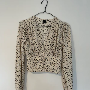 Topp Gina Tricot - Prickig topp i poppis kollektion!