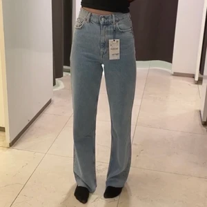 Jeans - Zara 90s full length jeans 👏🏻👏🏻