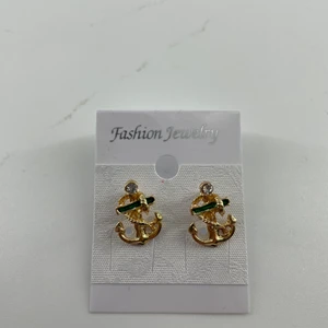 Gold earrings - Oanvända med gröna detaljer! 💚