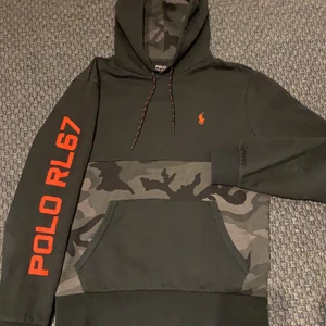 Ralph lauren hoodie - Sällsynt ralph lauren hoodie i storlek S nypris.                  1700kr