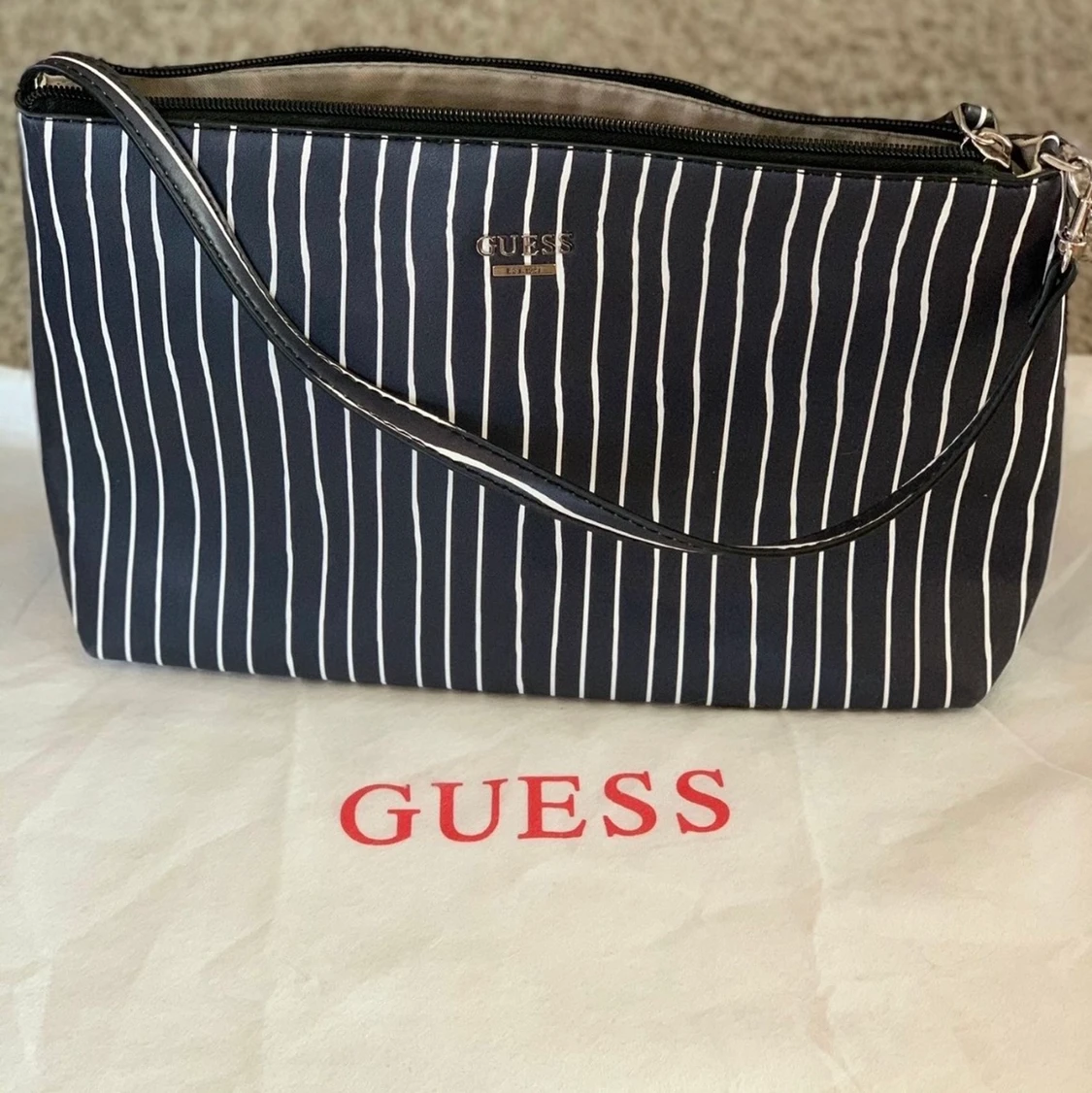 Guess väska - 90