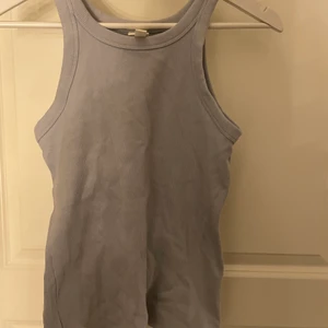 Topp/Linne ifrån H&M - Säljer dennna topp ifrån H&M för 30kr i strl S/M. Använd 1 gång.