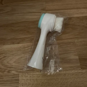 Ansiksrengöringaborste - Inplastad och oanvänd