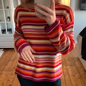 Stickad tröja  - Använd 1 gång 