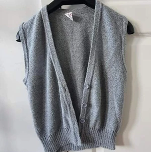 Grå Tröja med knappar  - Grå tröja med knappar storlek S