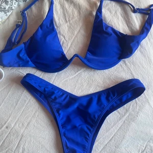 Shein bikini  - Bikini toppen är provad en gång och bikiniunderdelen är helt oanvänd! Mitt pris inkl frakt💙