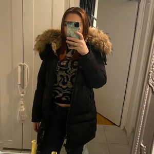 Cedrico jacka - Säljer min Cedrico jacka. Köpt på johnells för 8500kr. Kunden står för frakten. Storlek M. 