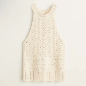 Stickad top - Väldigt fin krämvit halterneck top från Mango🌸 aldrig använd