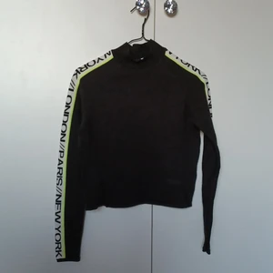 Tröja st S -  H&M tröja. Använd fåtal gånger passar även i storlek xs/s/ m