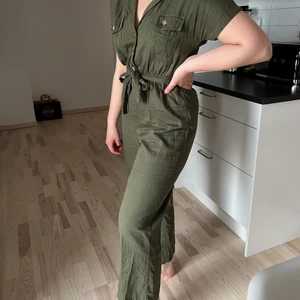 Jumpsuit/byxdress  - exkl frakt, strl 40