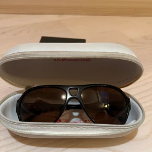 Solgasögon Björn borg - Solglasögon från Björn borg. Använda men inga tydliga repor eller liknande som stör användande.