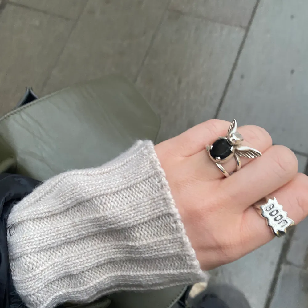 Intressekoll på min boom ring från Maria Nilsdotter❣️ säljer enbart vid bra bud! Ganska stor storlek men går att justera i butik.. Accessoarer.