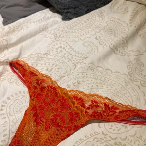 Lounge - Trosor från lounge. Nya dock ingen lapp kvar då den hade ramlat av i paketet så därav de billiga priset 