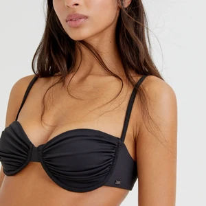 Bikiniöverdel från pull&bear - Endast testad strl M men passar mer strl S skulle jag säga