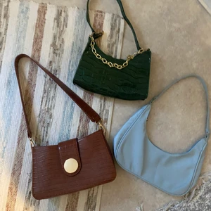 Tre styckna väskor - Aldrig använt någon av dom. Säljer dom för 50kr styck och för alla tre för 100kr. Skriv för mer info!