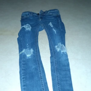 60 kr plus frakt 15 kr Blåa jeans - Aldrig använda