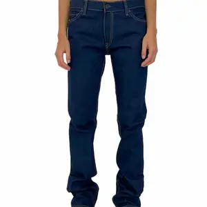 Säljer dessa supersnygga lågmidjade Levis jeans som är nyinköpta på Relow hb i storlek W30 L34. Modellen på bilden är 177 cm lång och jag skulle säga att jeansen passar en S. Köparen står för frakten. 💕